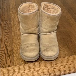 Ugg Classic Short Boot in Cream